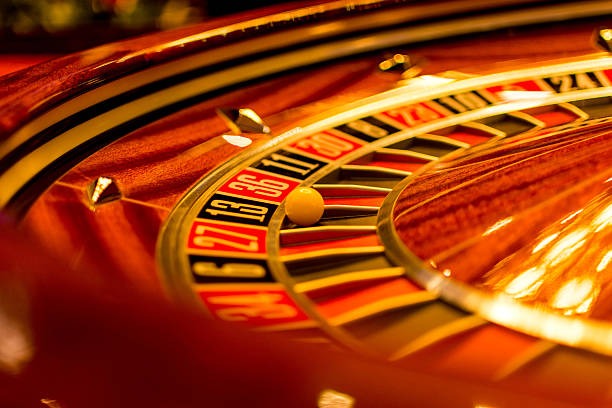 Jewels of Prosperity free-spin bonus round with expanded reels and multiplier symbols